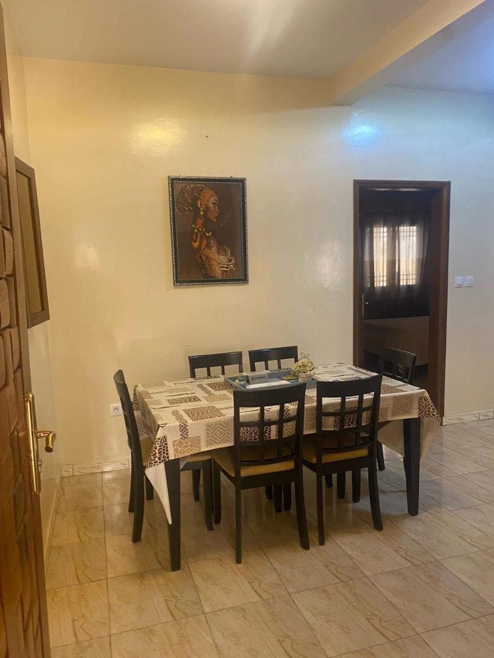 Residence Adja Binta Kane Sour Dakar Buitenkant foto